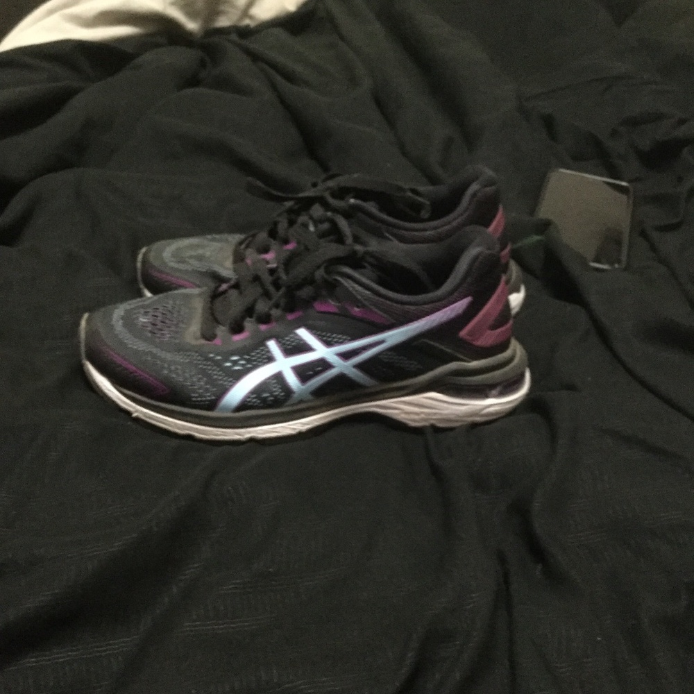 Size 6 ASICS